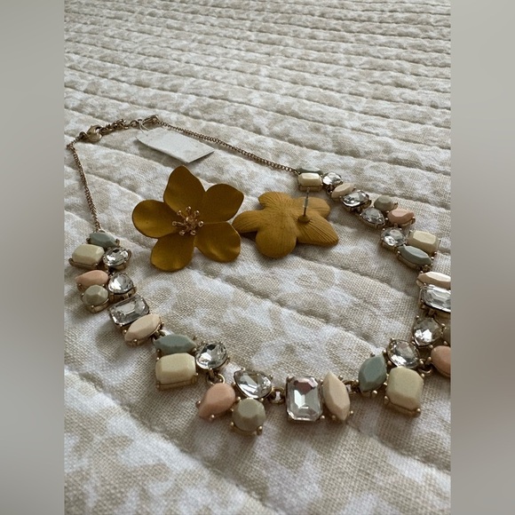 J. Crew Pastel Brulee Mixed Crystal Stone Petal Cluster Necklace - Picture 6 of 12